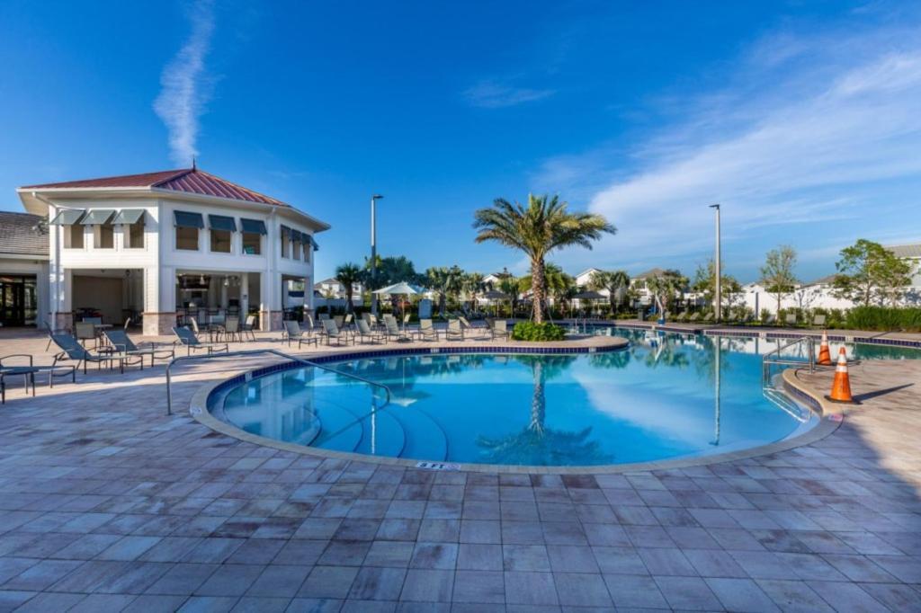 6 Bedroom- 5 Bathroom Storey 4371 Rs * Kissimmee